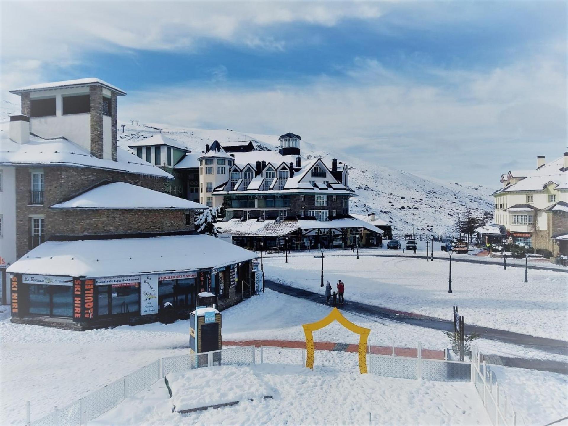 Ski Plaza Sierra Nevada & Zona Baja Luaran gambar
