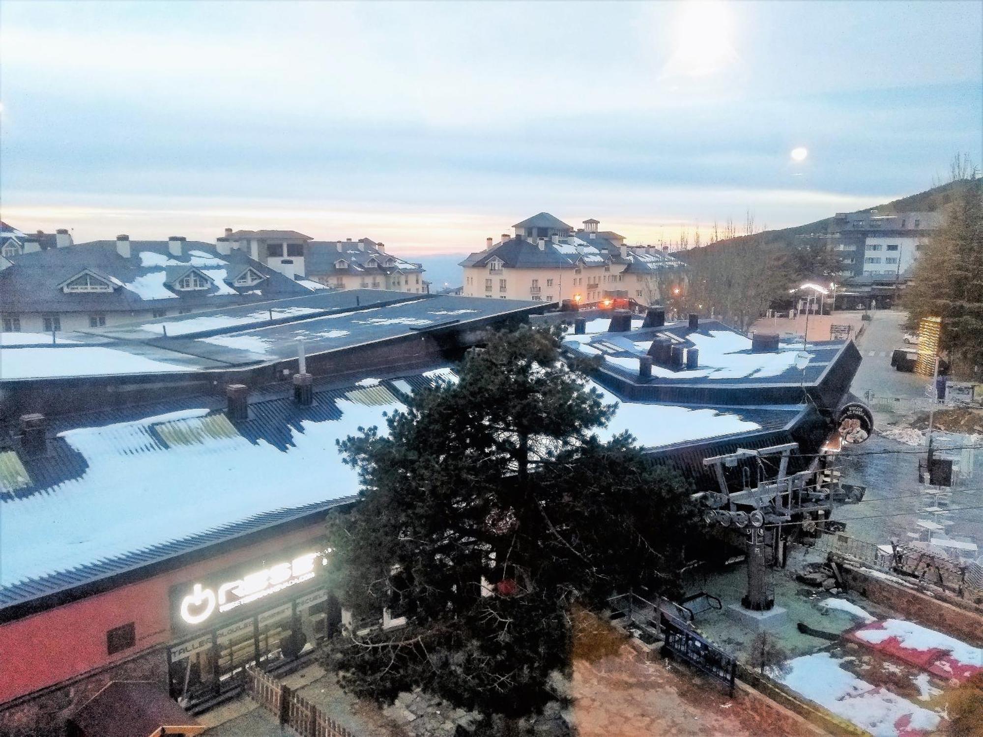 Ski Plaza Sierra Nevada & Zona Baja Bilik gambar